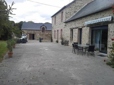 Enrobé noir et pavés avant - Moutiers